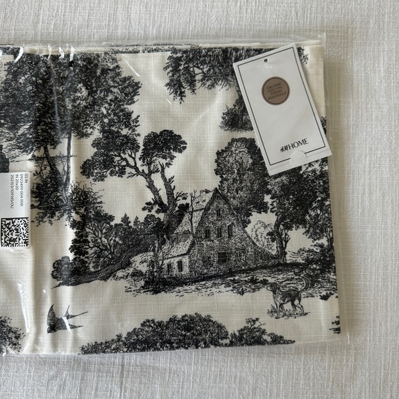 H&M Toile Print Pillow Cover - Picture 5 of 5